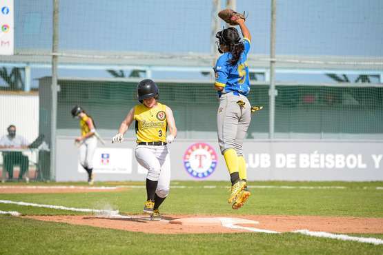 La Liga de División de Honor de Sóftbol femenino da el pistoletazo de salida en Telde/TA.
